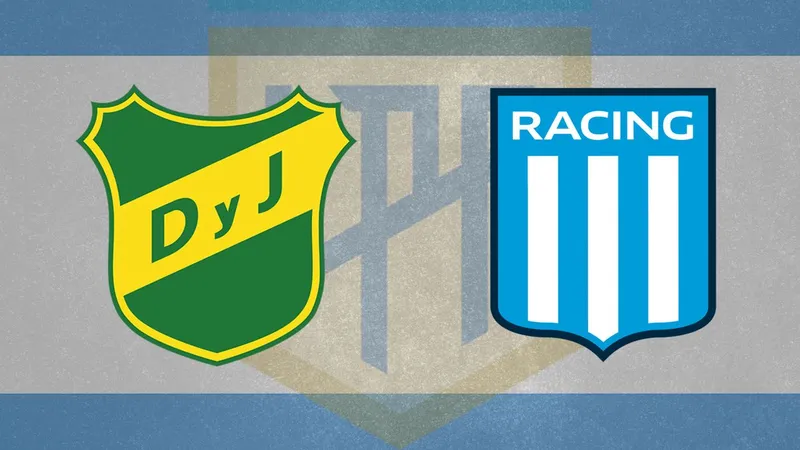 Cầu thủ Racing Club và Defensa y Justicia đấu tranh gay gắt trên sân cỏ Cầu thủ Racing Club và Defensa y Justicia đấu tranh gay gắt trên sân cỏ